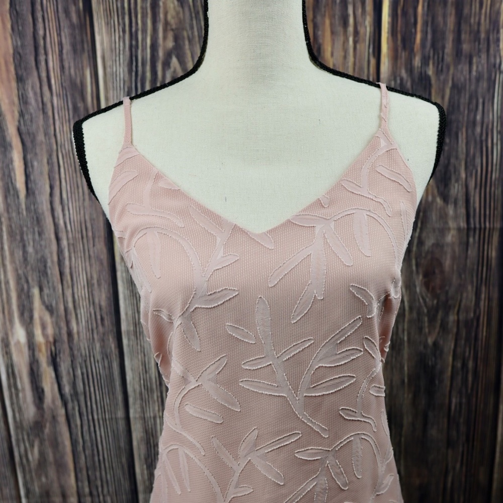 A new day v-neck blush top w/ mesh printed overlay